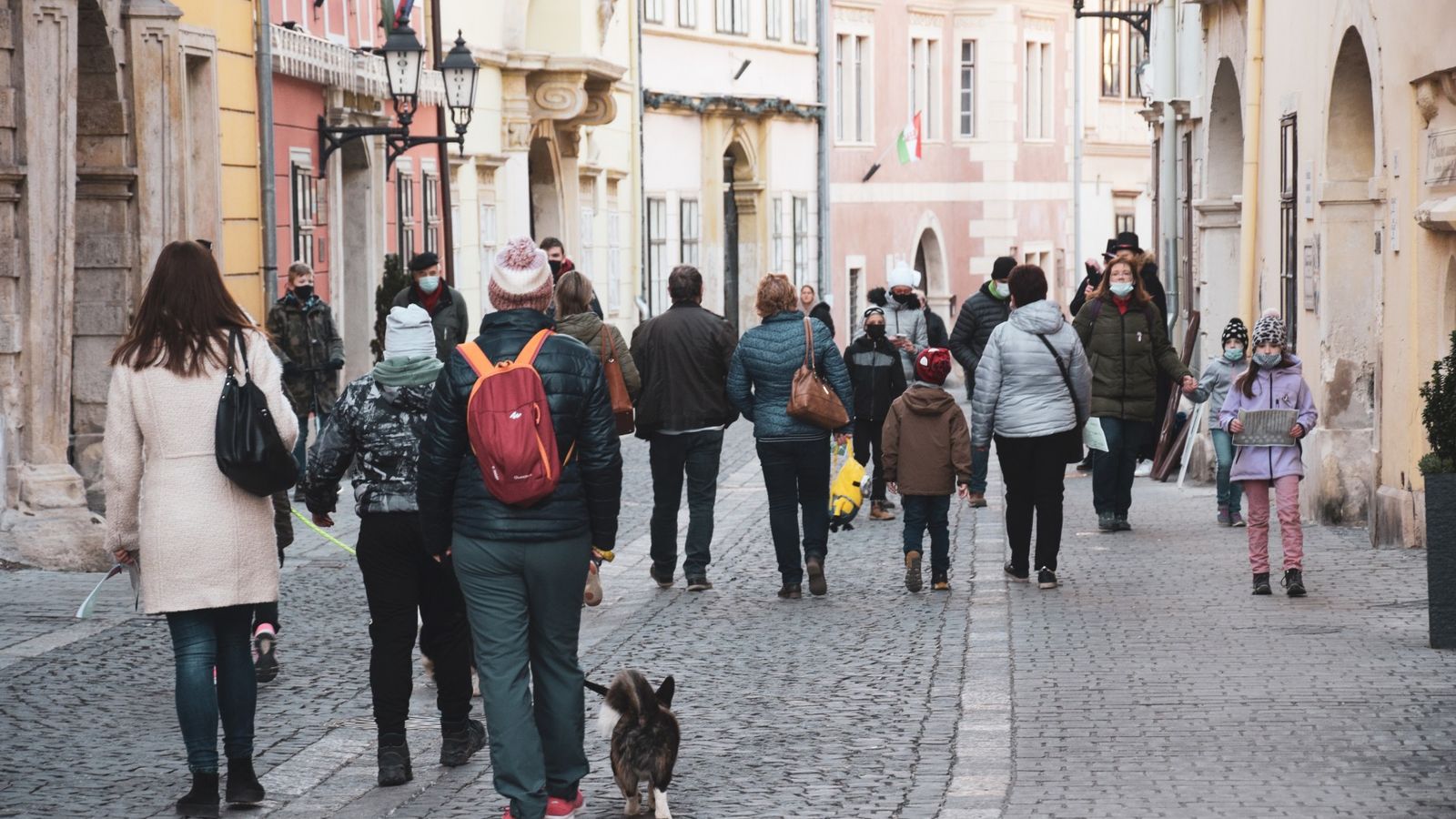 Családi (Kaland)Kör 100 éves történetekkel