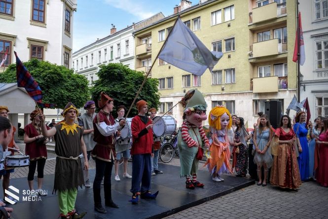 Tündérek és manók vonulása