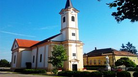 Egy rábaközi település két templommal és nemesi emlékekkel