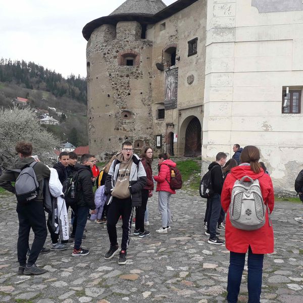 „Irodalmi és történelmi hősök Hont, Nógrád és Gömör vármegyékben, valamint a Szepességben” Határtalanul! program  (Lövői és zsirai 7. osztályosok)