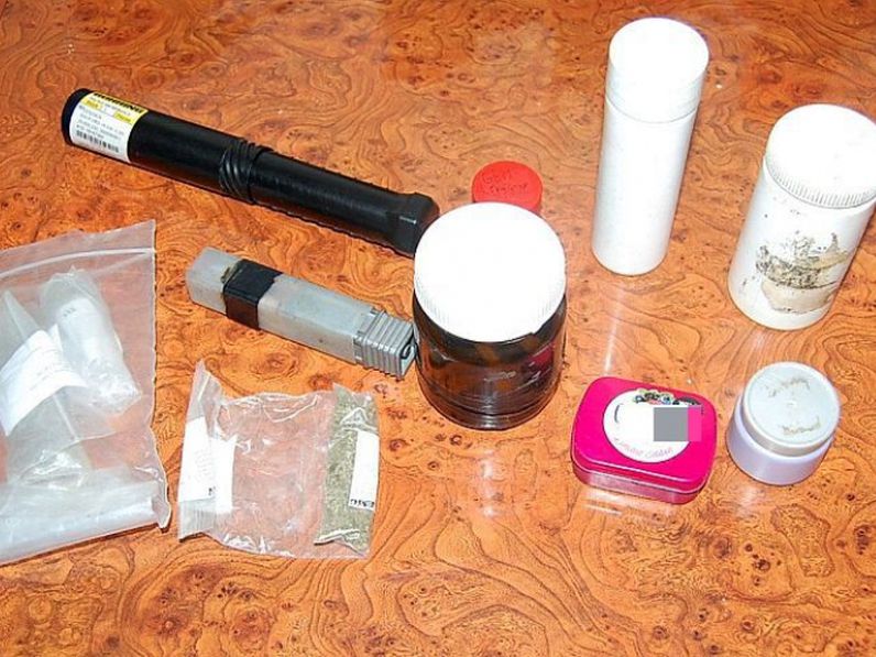Kábítószergyanús anyagot találtak a rendőrök Csornán