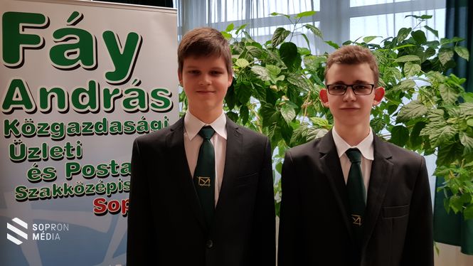 A fotón Hargitai Gergely és Bögöthy Barnabás (b-j)