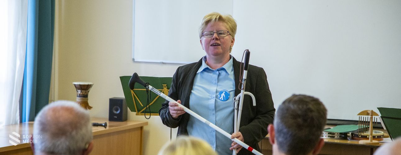 A fehér bot nemzetközi napja Sopronban