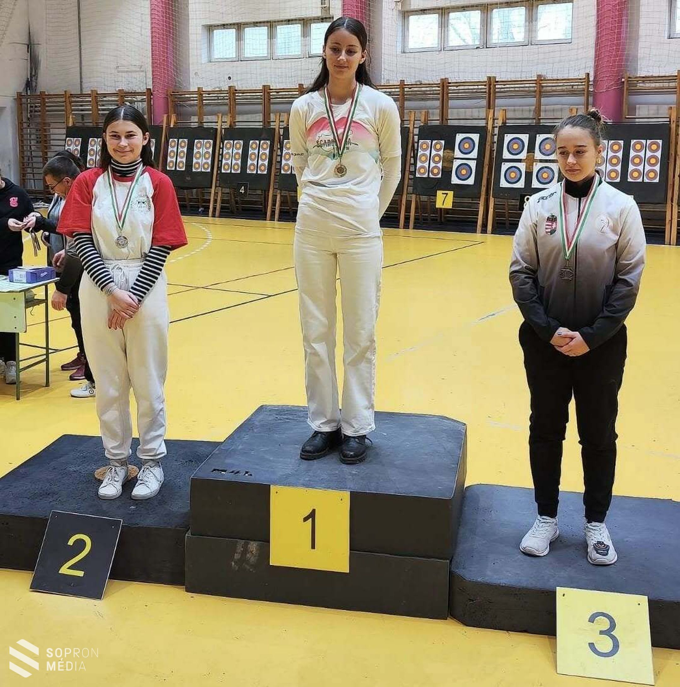 Kiemelkedő soproni íjász siker az év utolsó kvalifikációs teremversenyén