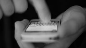 Papír helyett SMS-ben vagy emailben érkezhet az értesítés