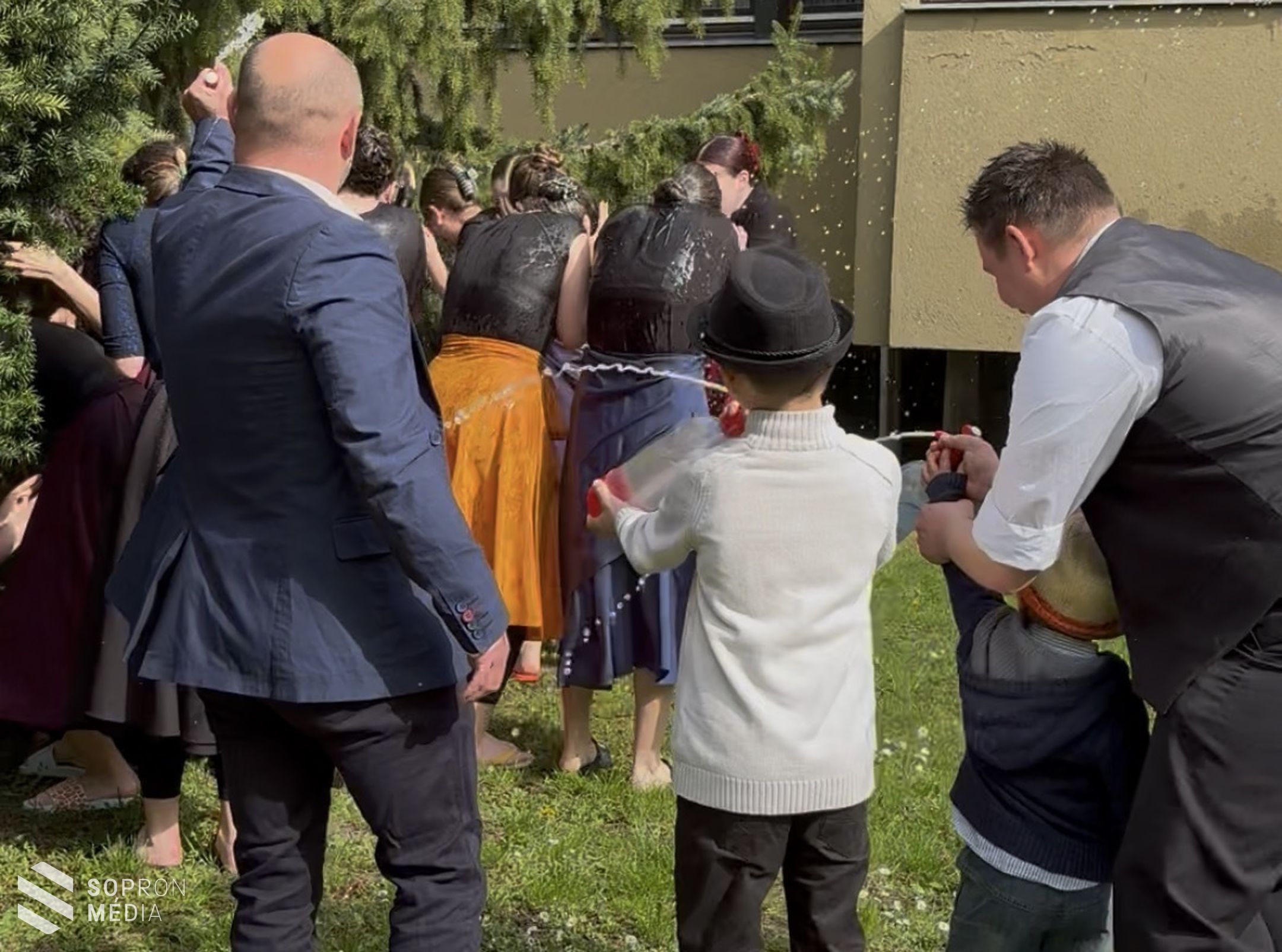 Húsvéti hagyományokat elevenített fel a Sopron Táncegyüttes