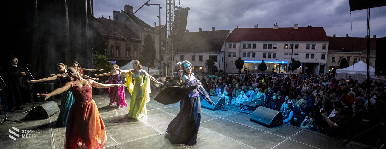 Nyílt nappal és gálaműsorral indította az évadot a Soproni Petőfi Színház