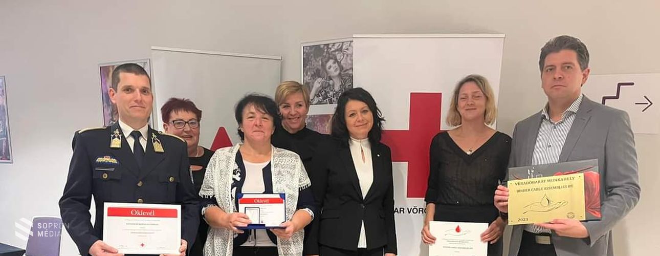 A Soproni Rendőrkapitányságot kitüntették a véradó mozgalomban nyújtott kimagasló teljesítményéért
