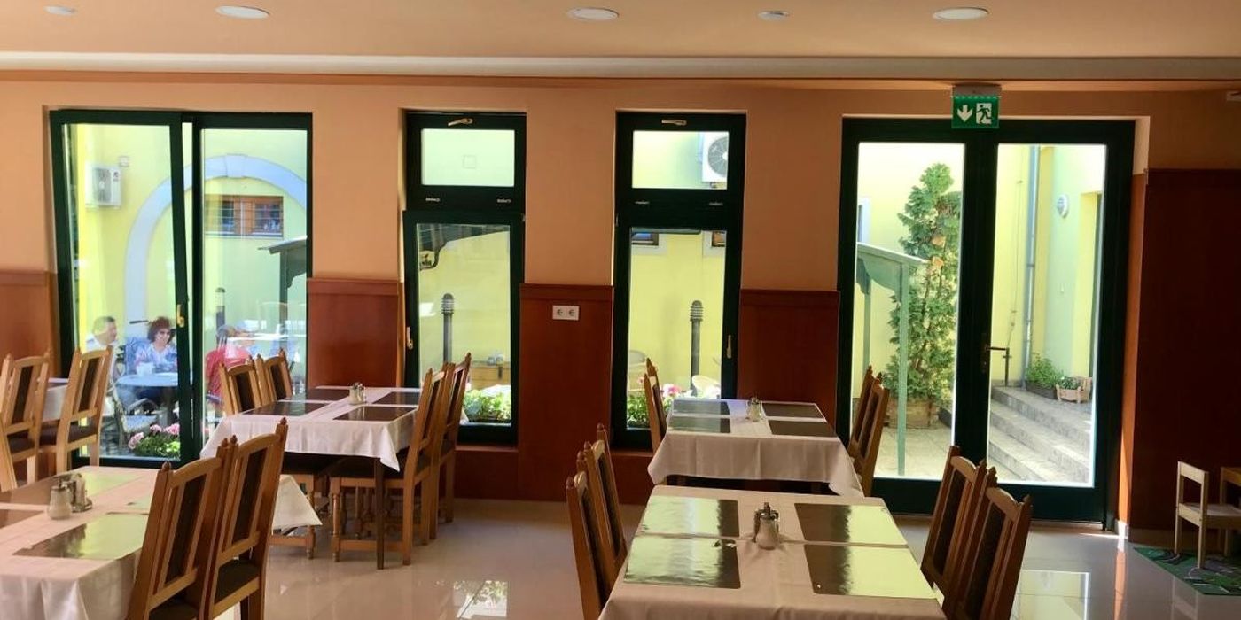 Rabensteiner Panzio, Apartman und Kaffehaus Fertőd