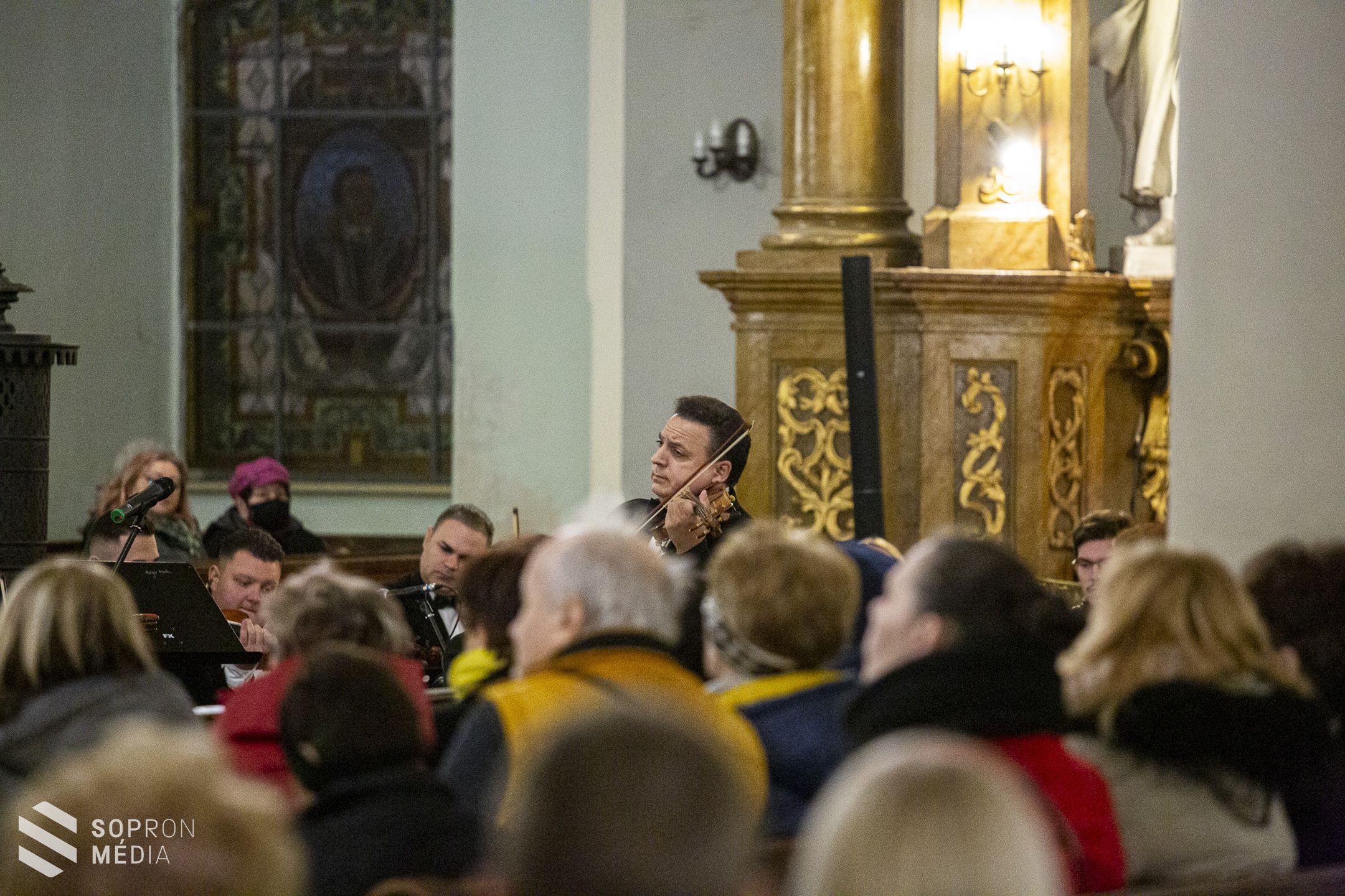 Ingyenes jótékonysági koncertet adott Mága Zoltán Sopronban