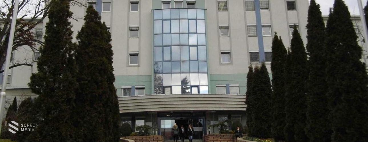 Teljes körű látogatási tilalom a Soproni Gyógyközpontban