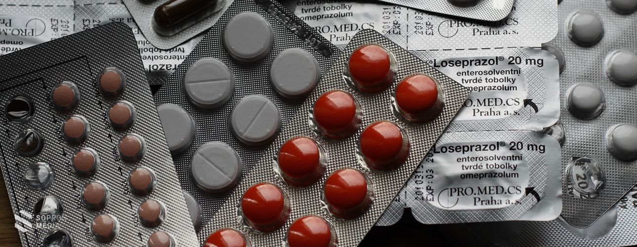 Ezek az ibuprofén tartalmú gyógyszerek váltak vénykötelessé + májusi gyógyszertári ügyelet Sopronban
