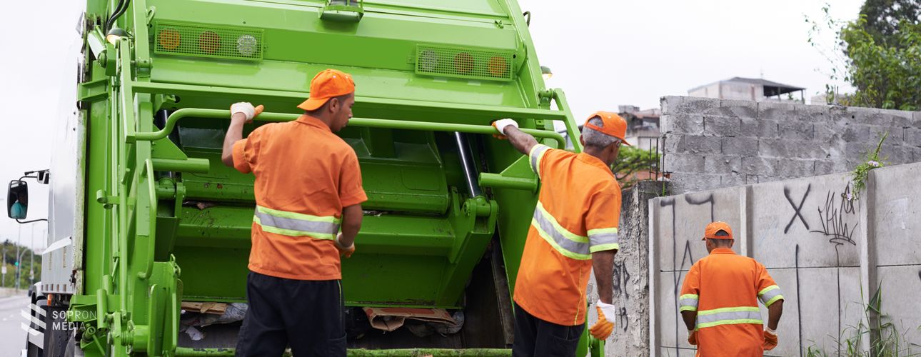 Súlyosan megsérült egy hulladékszállító autót kezelő alkalmazott