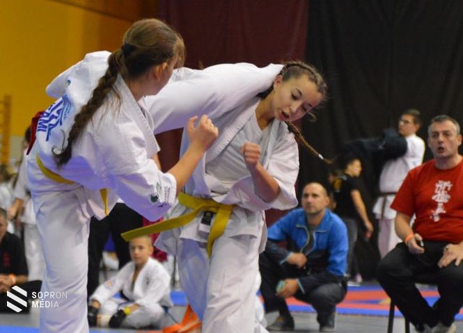 Bán Lili harcossága és fejrúgása wazarit ért