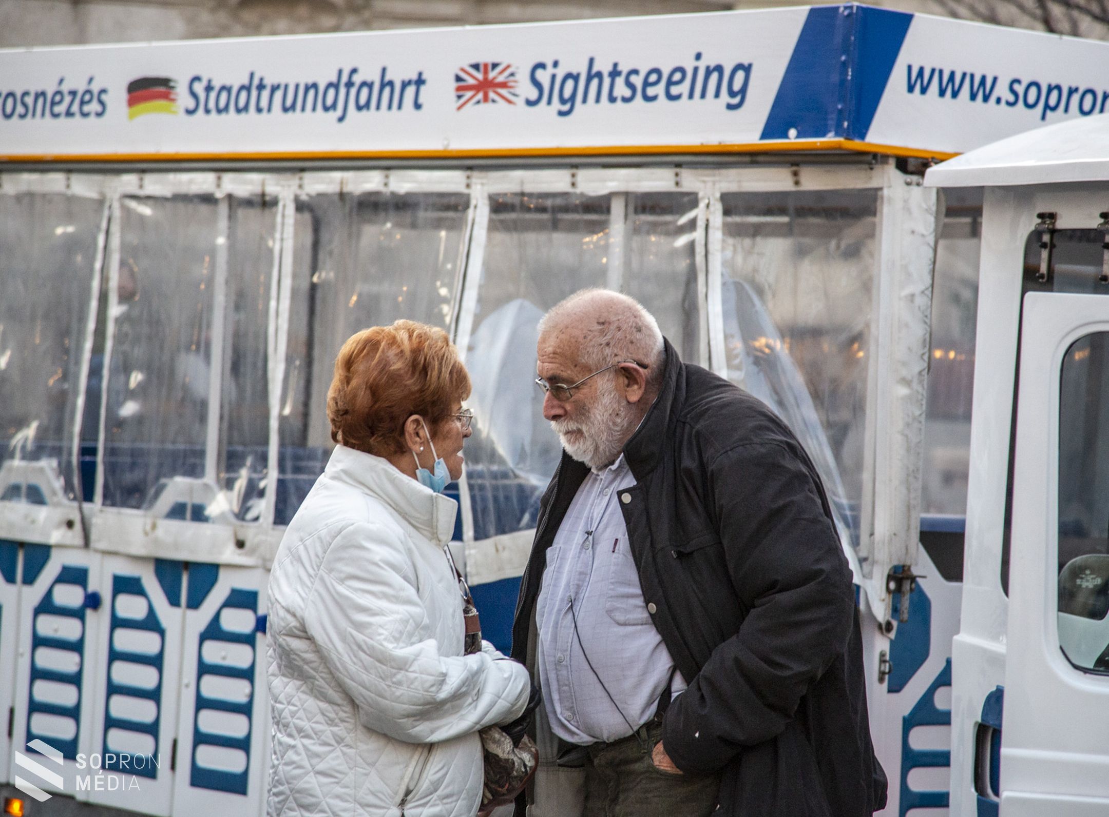 Kisvonatos kalandozáson köszöntötték Kutas László szobrászművészt