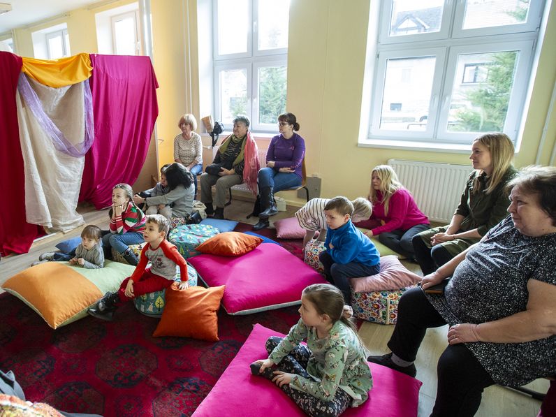 Mesehallgatás és időkapszula készítés a GYIK Rendezvényházban