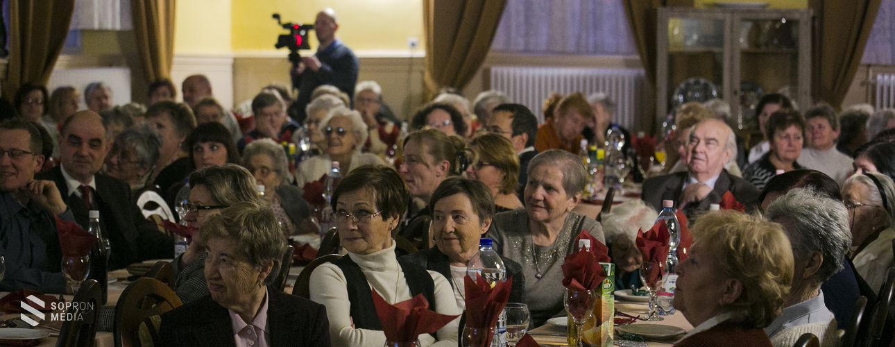 Karácsonyi rendezvényt tartott a Pedagógus Nyugdíjas Klub 