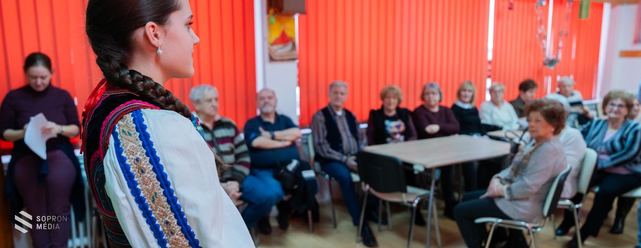 Farsangi folklórdélután a Lővéri Nyugdíjas Klubban