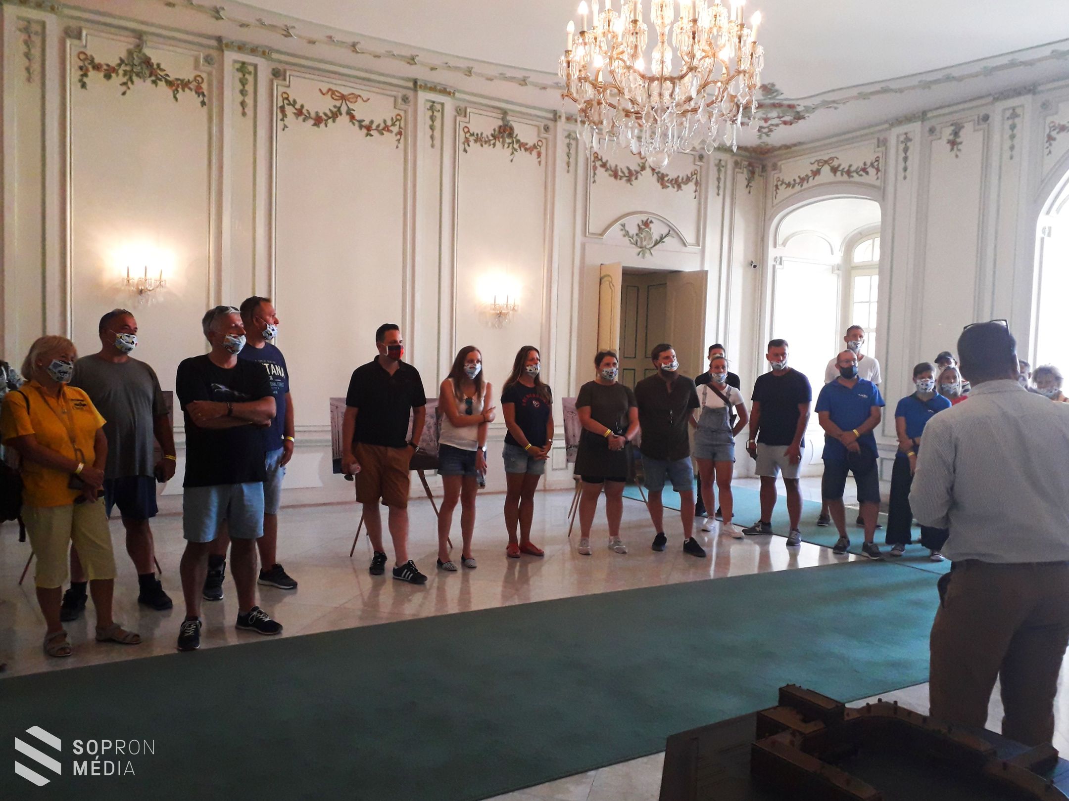 A Cross Hungary autós élménytúra a fertődi Esterházy-kastélyban