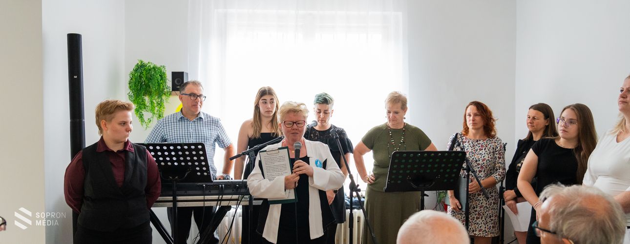 A bátorság és az odafigyelés szimbóluma: a Fehér Bot Napja alkalmából szervezték meg rendezvényüket a soproni látássérültek