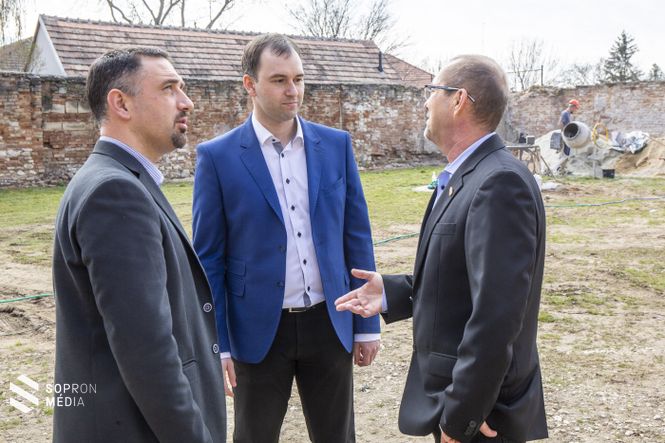 Kárpáti Béla(b),  Barcza Attila(k), Kóbor Attila(j)