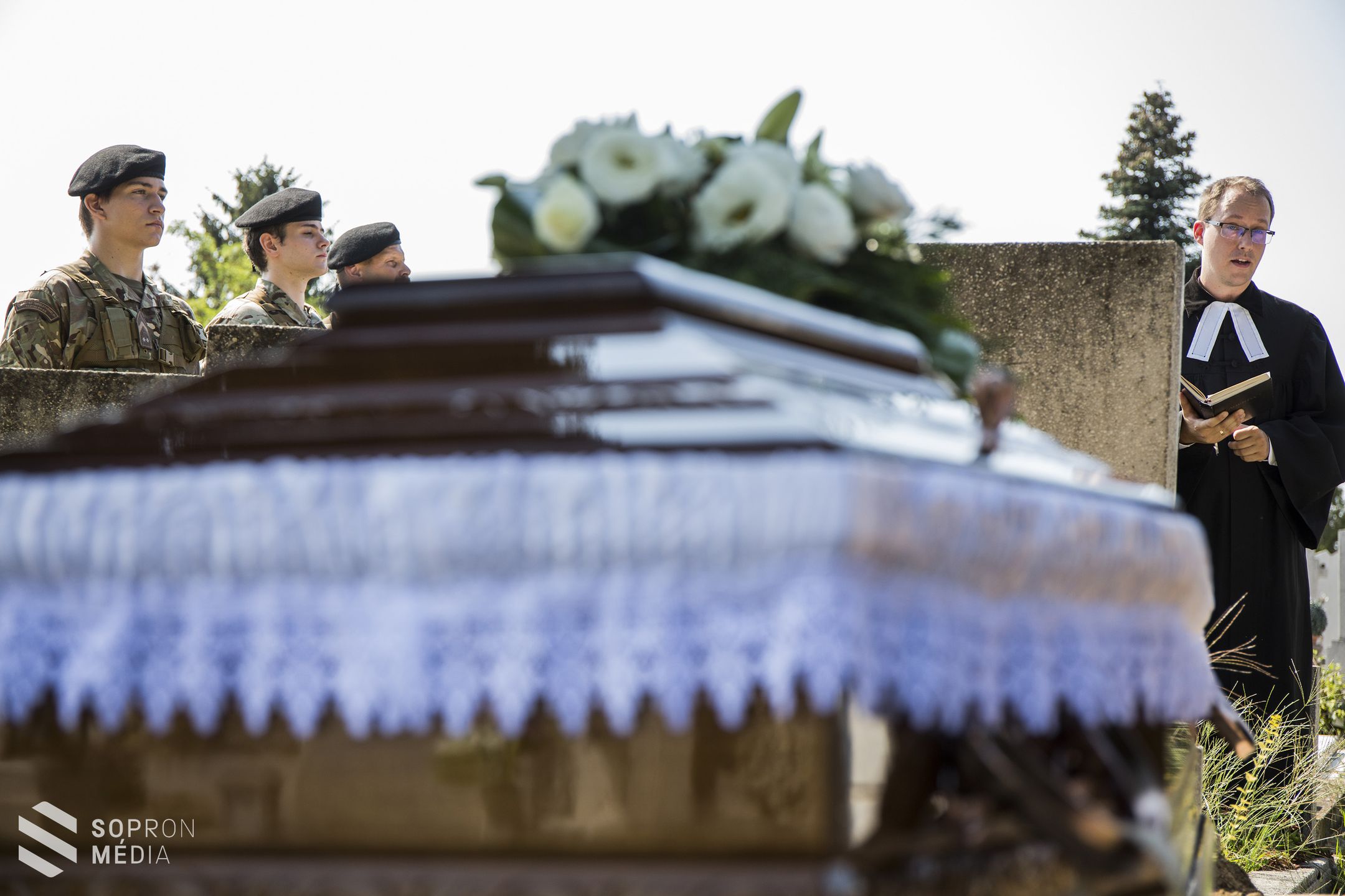 Végső nyugalomra helyezték a civil áldozatokat