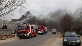 Ég egy üzemcsarnok az Ágfalvi úton