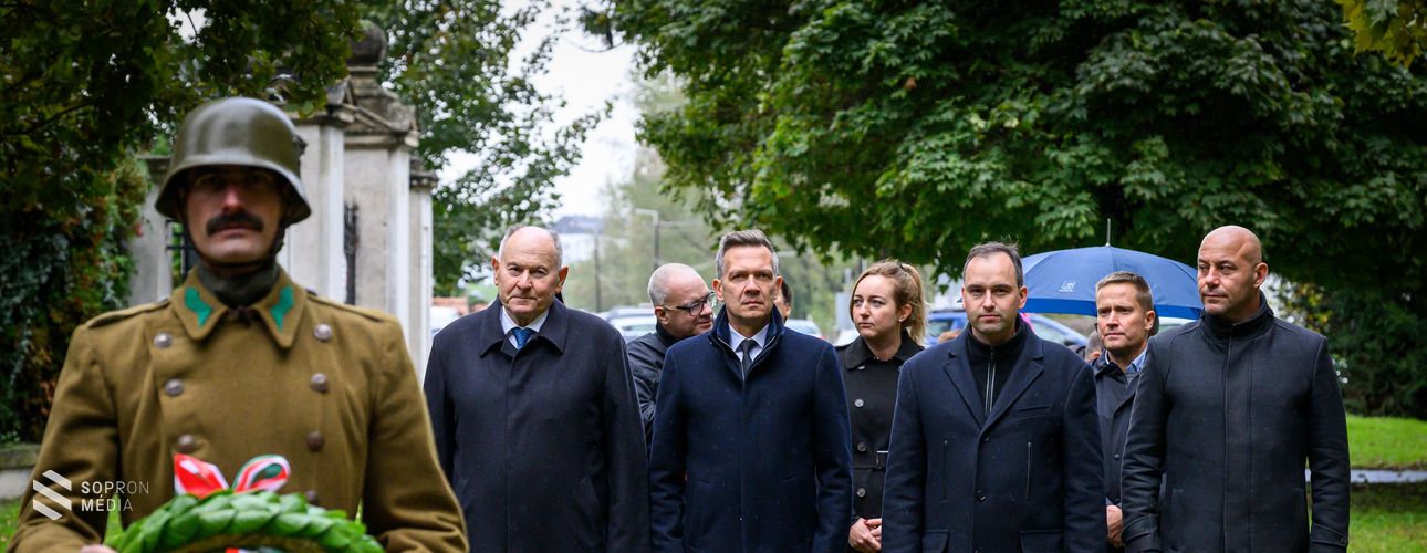 Az aradi vértanúk emléke előtt tisztelegtek Sopronban is