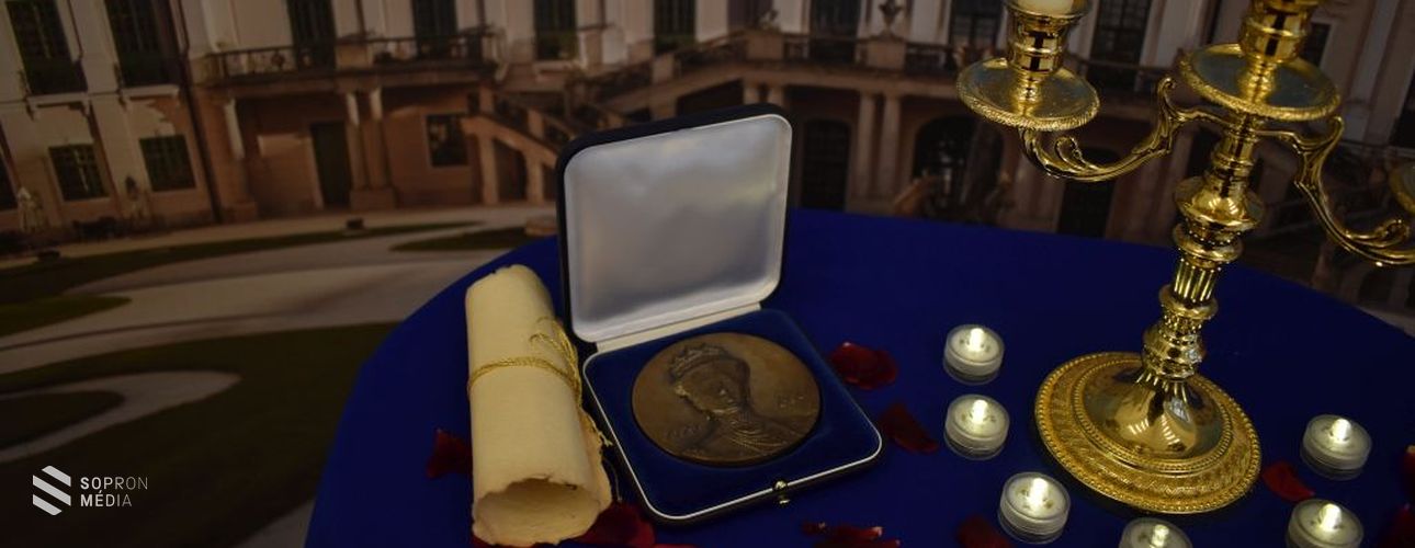  „Cziráky Margit”-díj Fajcsák Györgyi bútortörténésznek