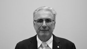 Elhunyt Gréczi József