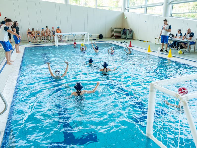 A legkisebbeké volt a főszerep a Lőver Uszodában