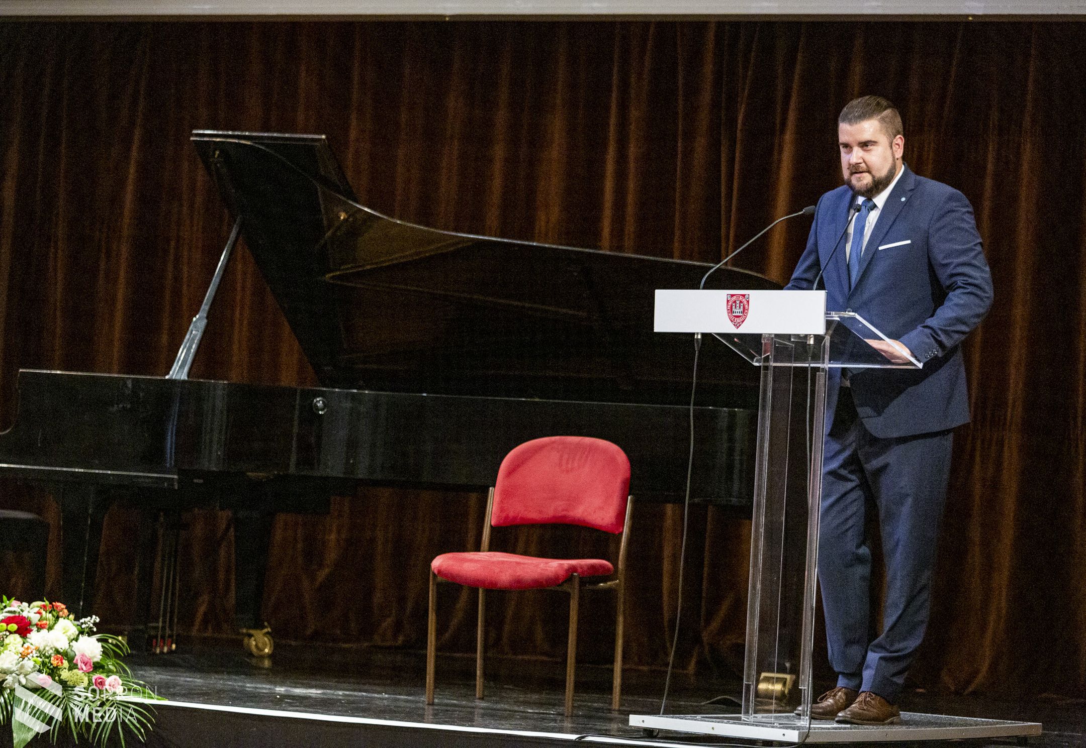 Köztisztviselőit köszöntötte a város