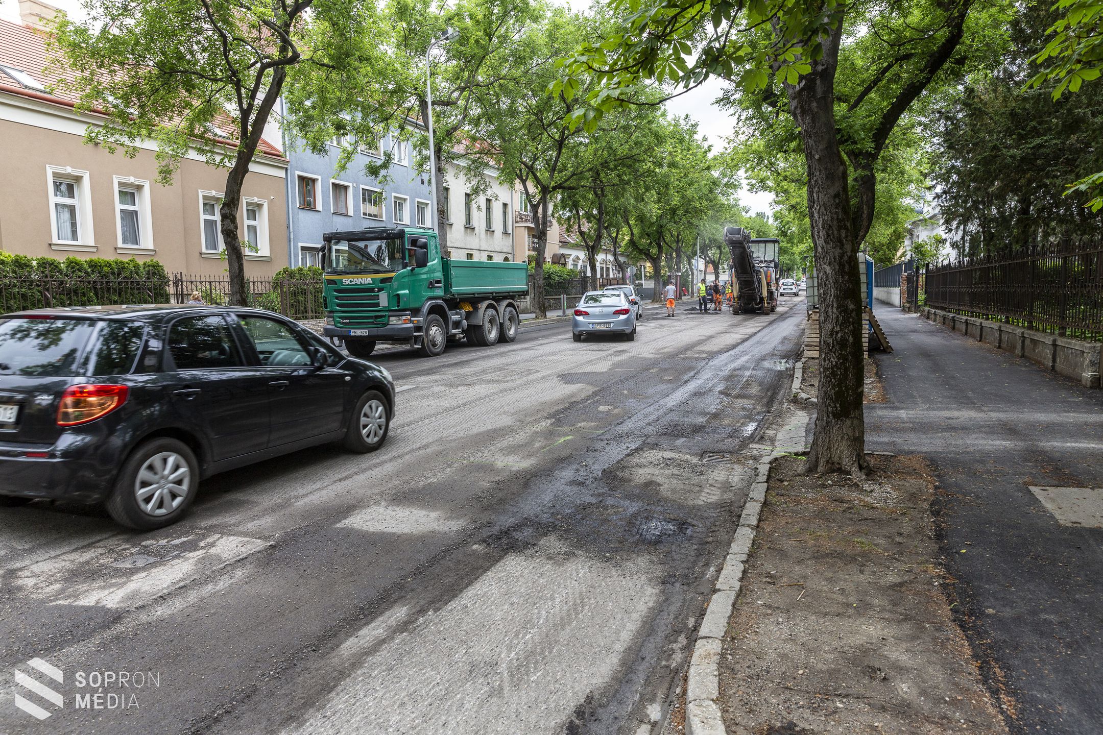 Elkezdődött a Kossuth Lajos utca útburkolatának felújítása