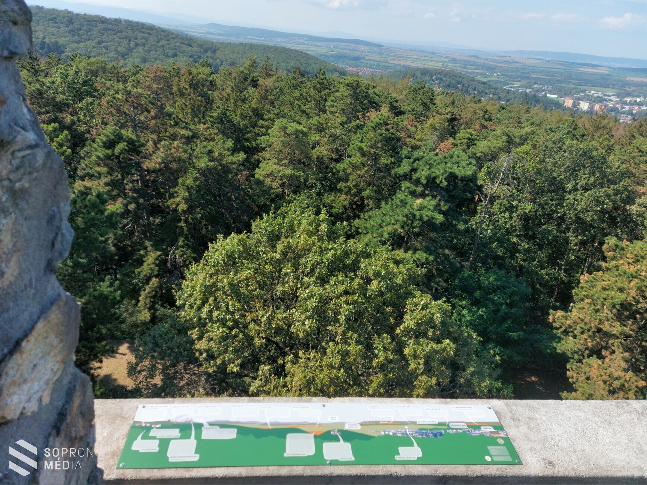 Új táblák a Károly-kilátóban