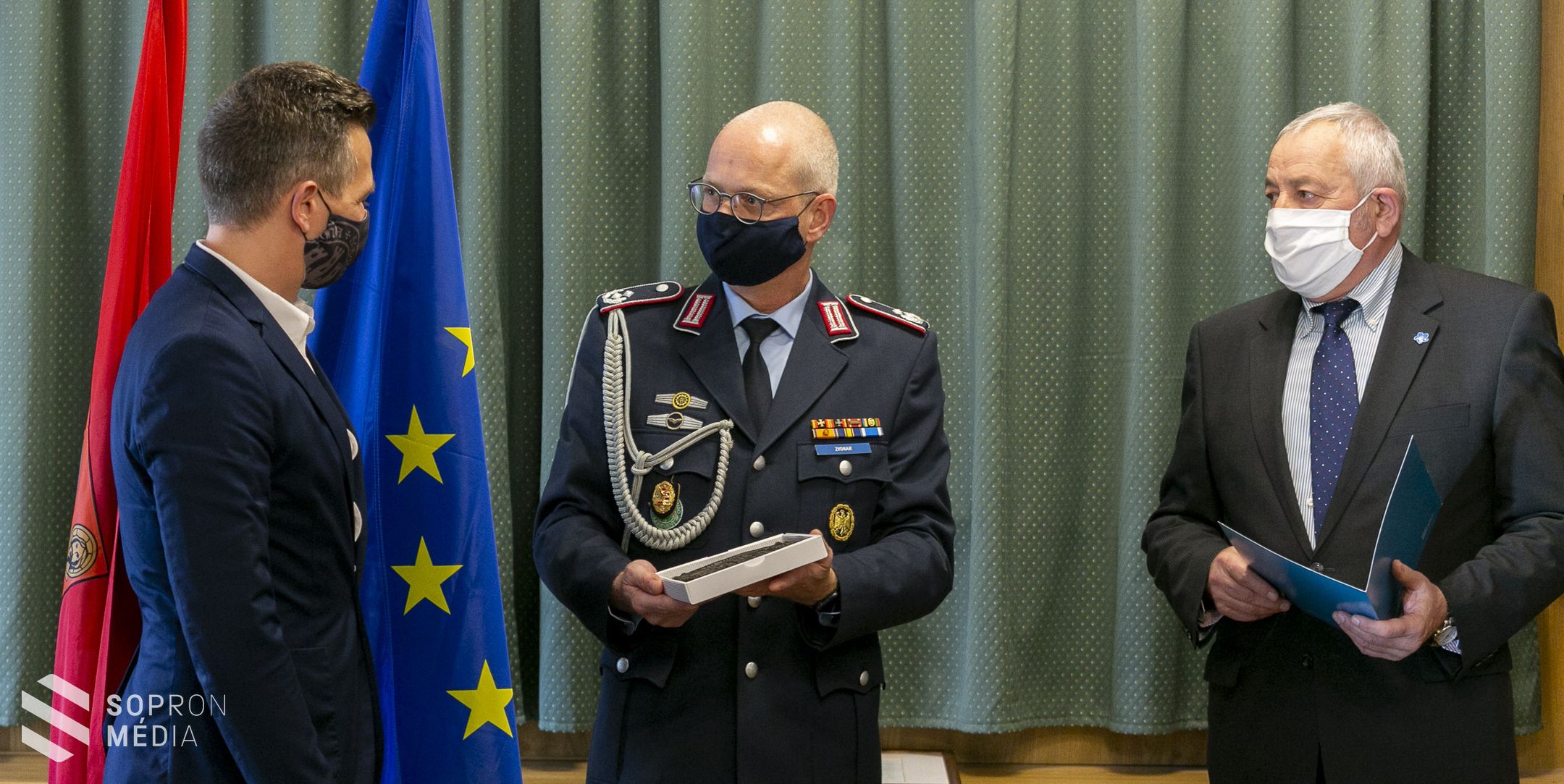 A német hadisírok méltó gondozásáért és megóvásáért kapott emlékplakettet Sopron 
