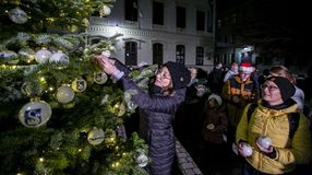 Karácsonyfagömbök a jótékonyság jegyében