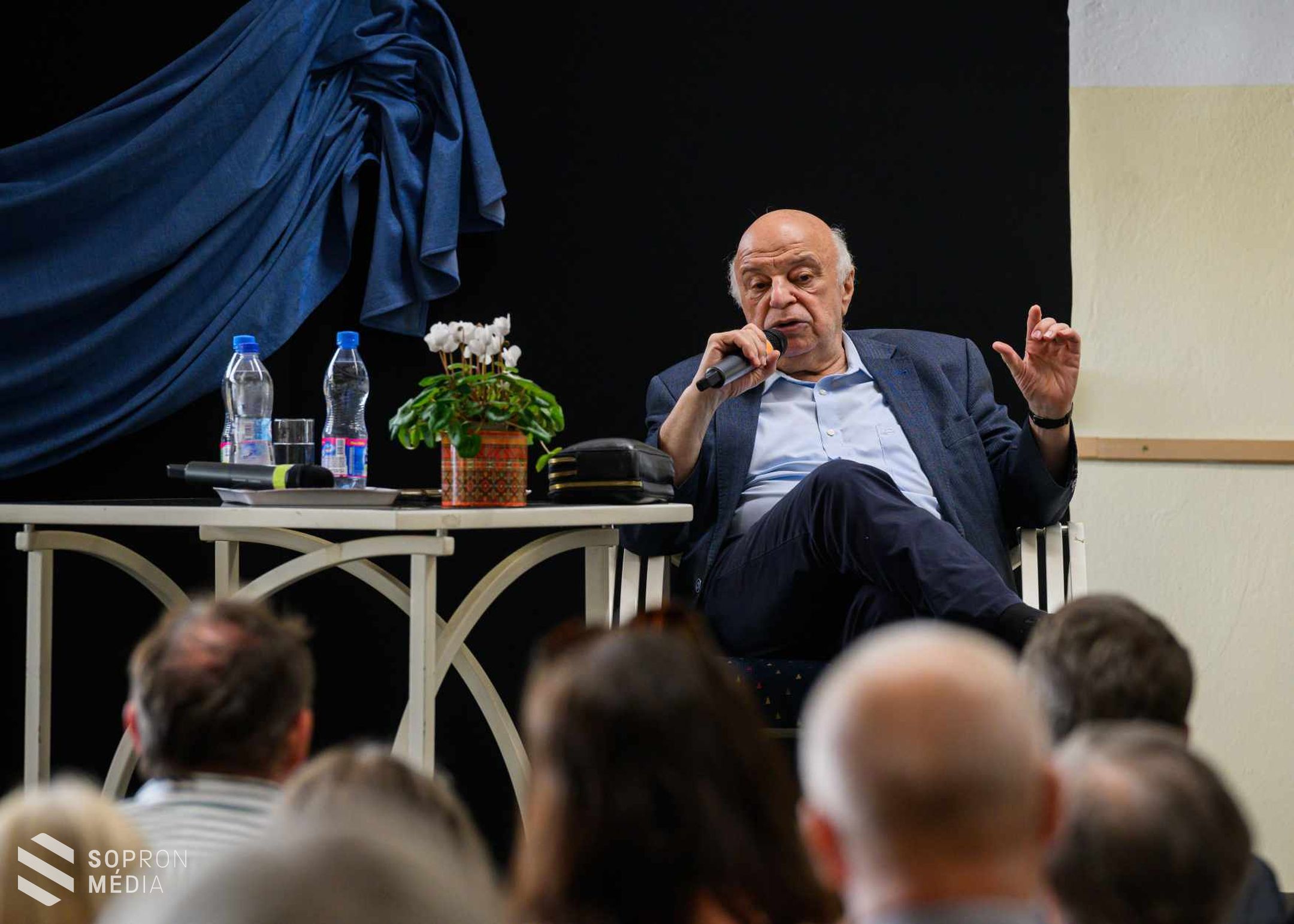 Dr. Nógrádi György: bármi áron el kell kerülni a harmadik világháborút!