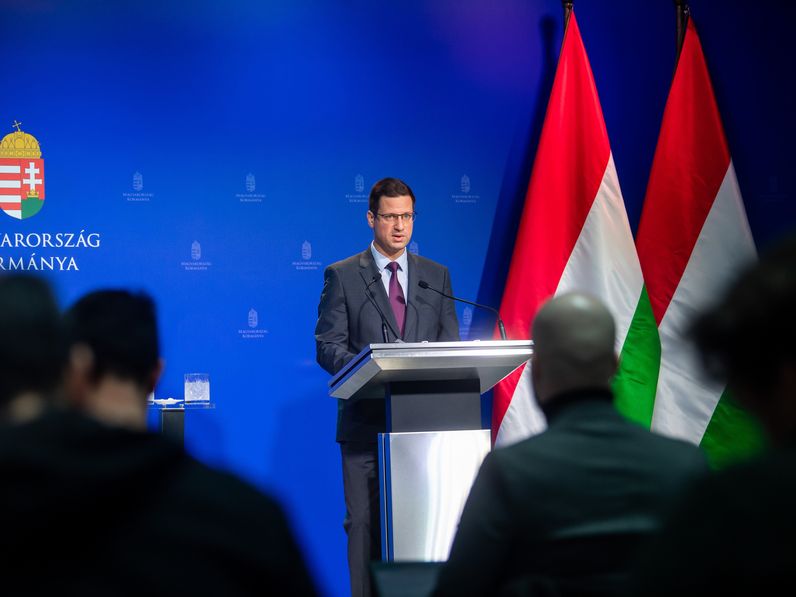 Kormányinfó: a lakossági rezsicsökkentést fent tudják tartani a jelenlegi formájában