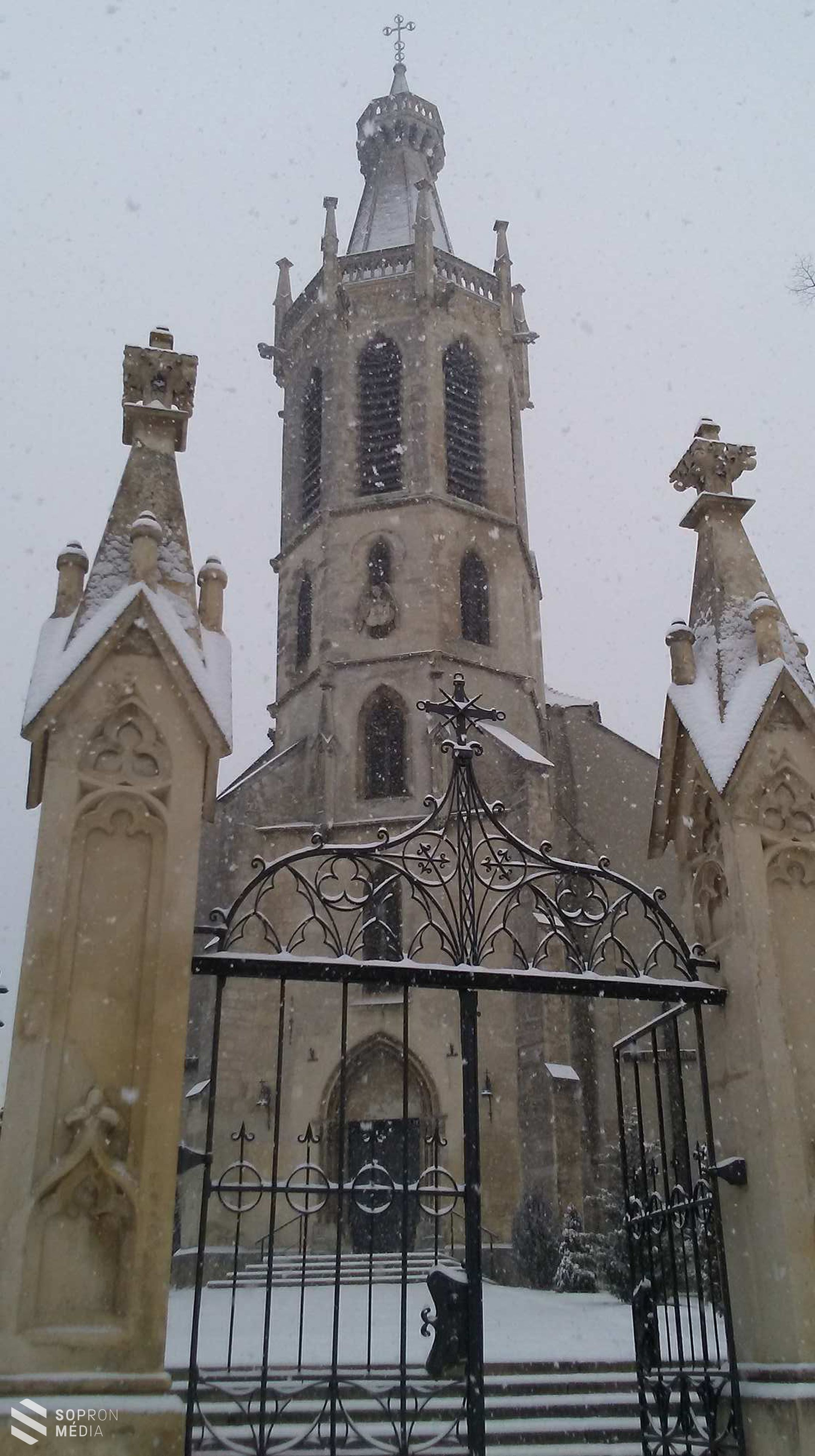 Nagy havazás Sopronban - akár 10 cm hóréteg is képződhet
