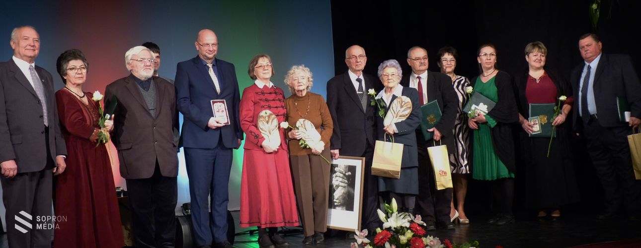 Aranyplakett Pataki Andrásnak