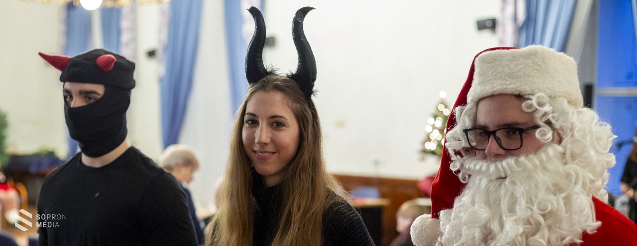 Ajándékcsomagokkal segíti az önkormányzat a hátrányos helyzetű gyermekeket