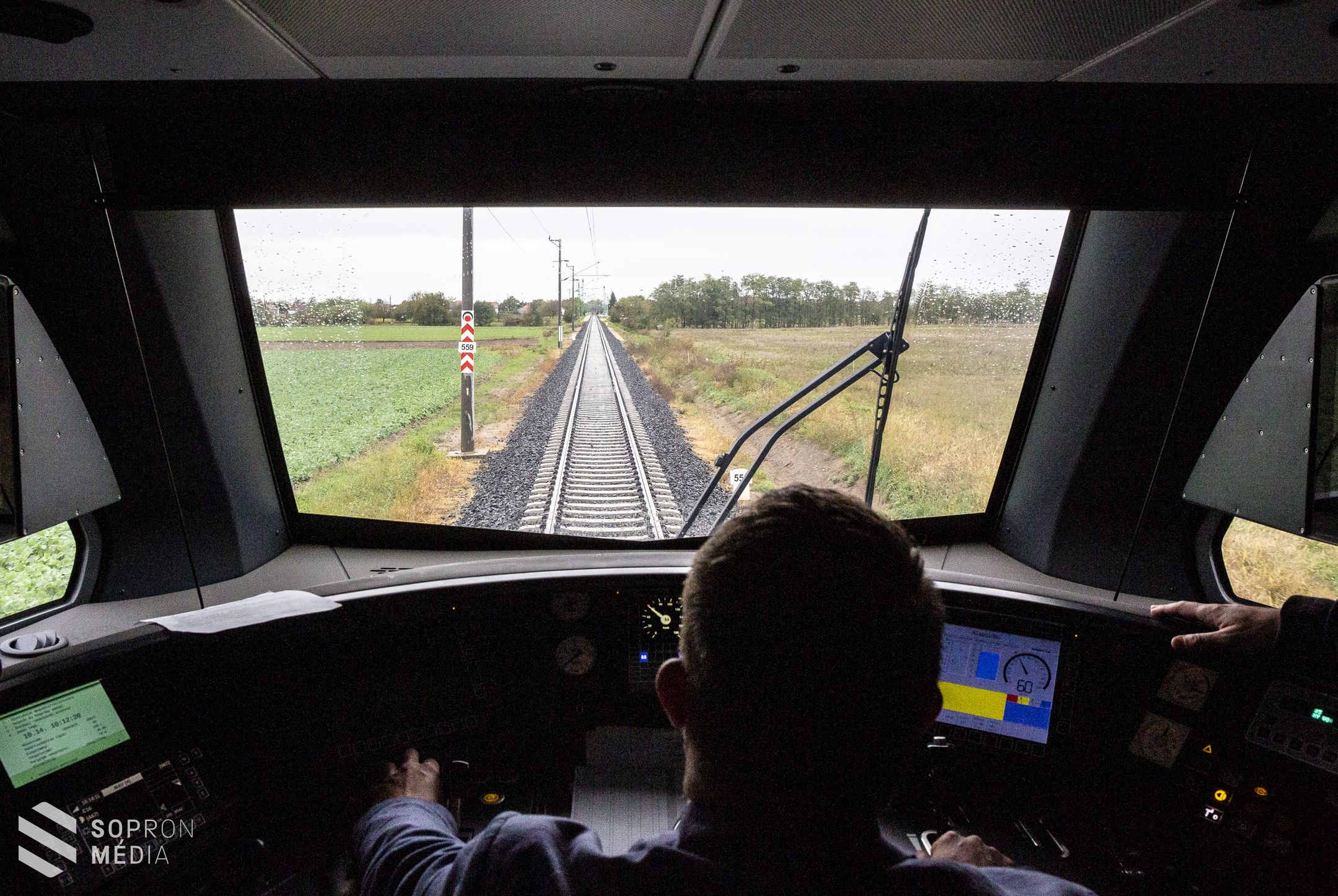 Elkészült a Fertőszentmiklós-országhatár közötti vasútvonal teljes felújítása