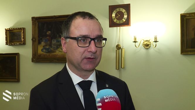 Egész Tamás, a Soproni Széchenyi István Gimnázium igazgatóhelyettese