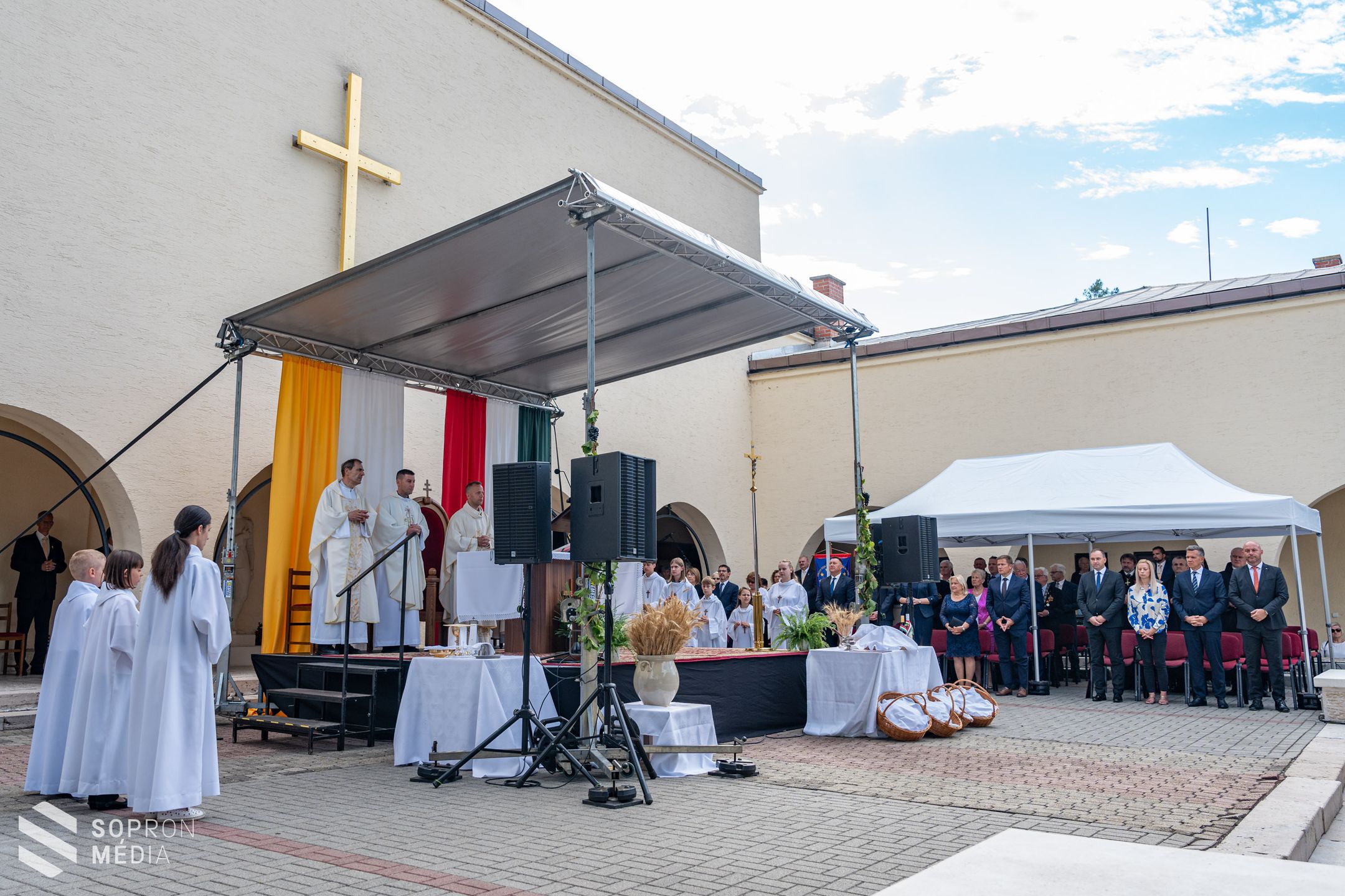 Szentmisével ünnepelték az államalapítást a Szent István-templomban