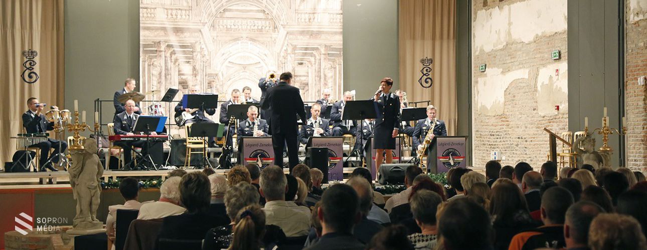 Eszterháza-Fertőd: Nagysikerű légierő zenekari ünnepi koncert
