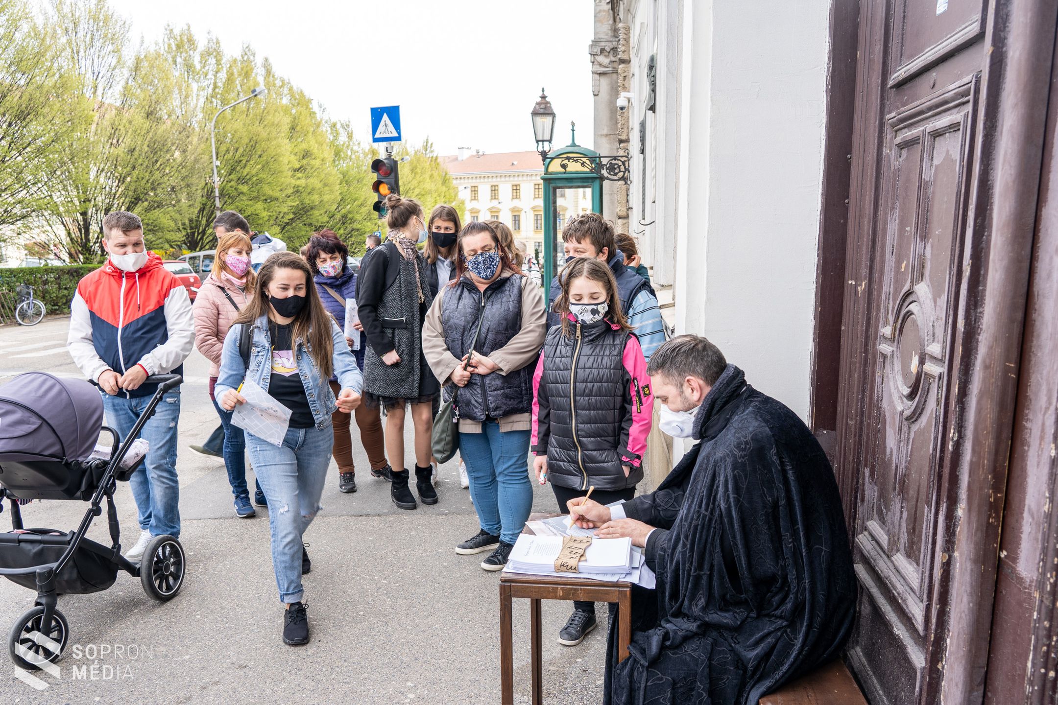 Sétával és koszorúzással ünnepelték a magyar költészet napját - Galériával