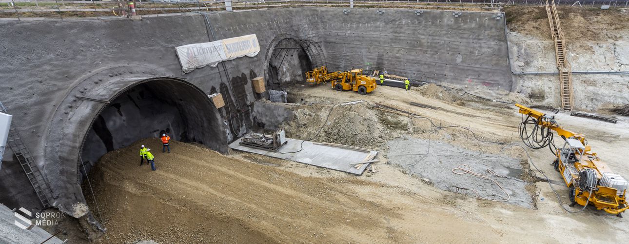 Elkezdődött az alagút kialakítása a Bécsi-domb alatt