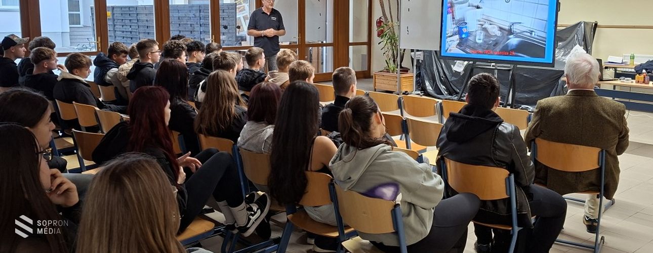 A kábítószerek veszélyeiről tartottak előadást a soproni diákoknak