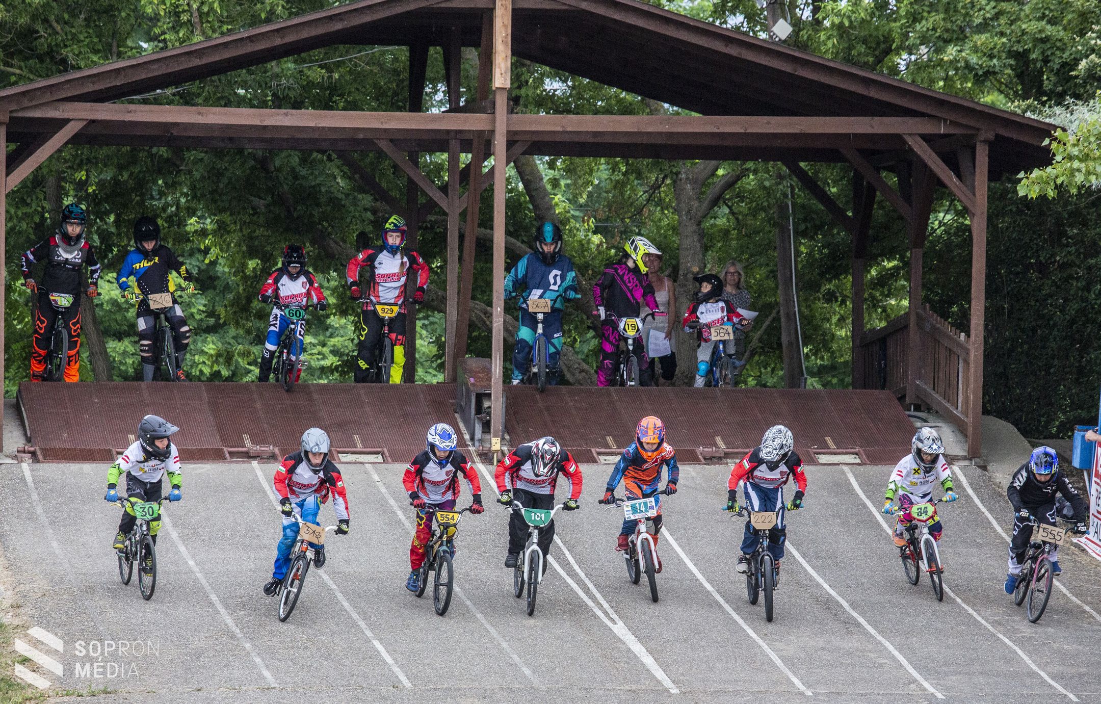 A BMX-eseké a terep!