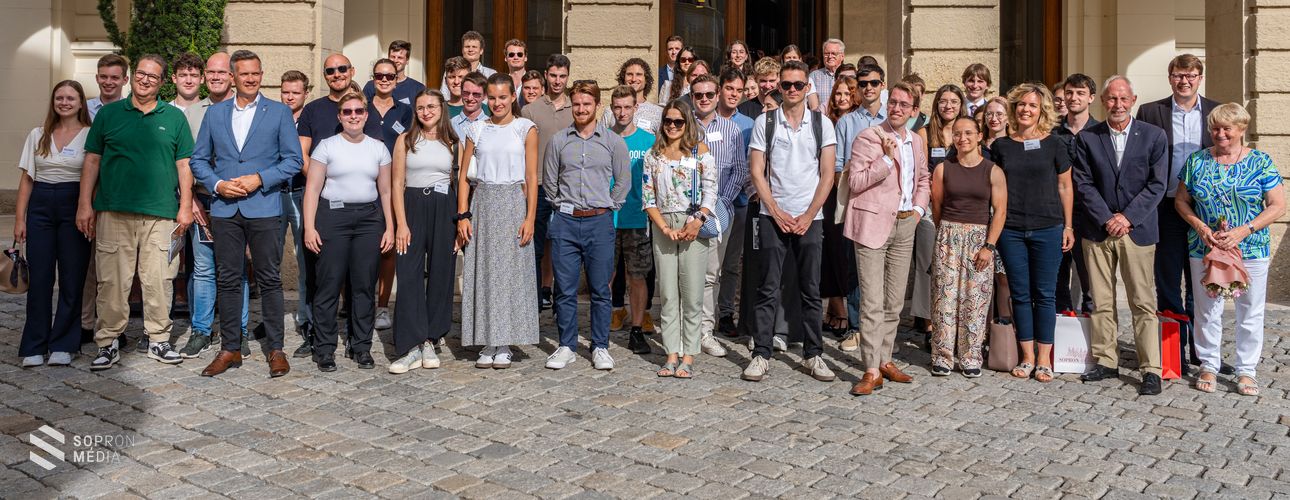 A német-magyar nyári akadémia diákjait köszöntötték a Városházán